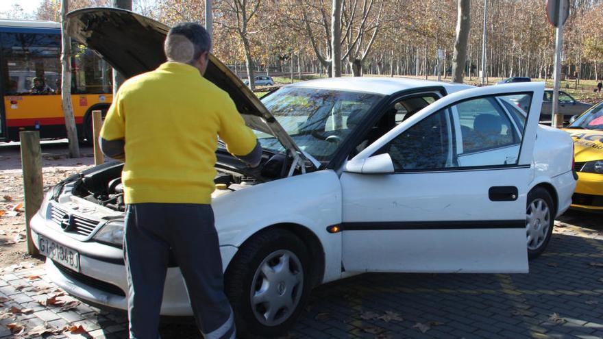 Cada hora s&#039;avarien dotze vehicles a les carreteres gironines