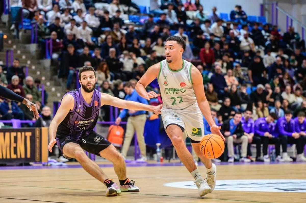 Un lance del partido, que finalmente ganó Castelló a Gandia