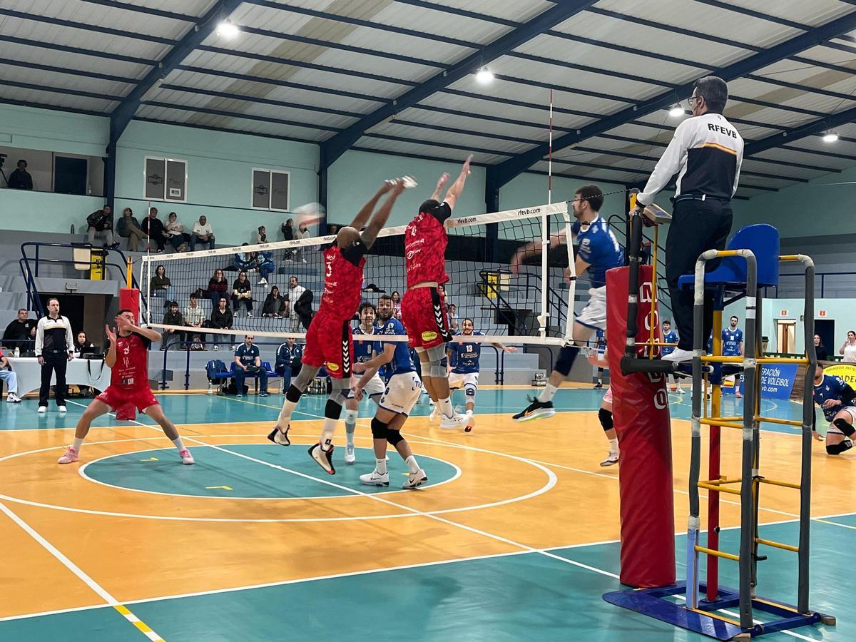 Momento del partido entre el Léleman Conqueridor y Bus Leader San Roque