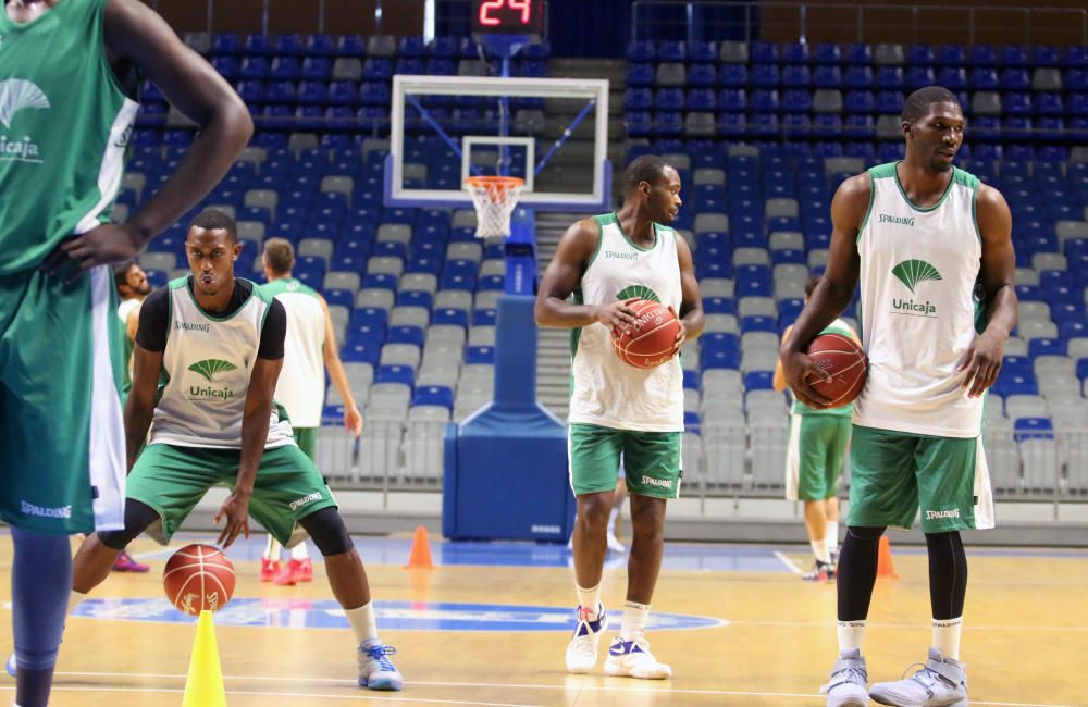 La plantilla del Unicaja vuelve a los entrenamientos bajo las órdenes de Joan Plaza para comenzar a preparar la temporada.