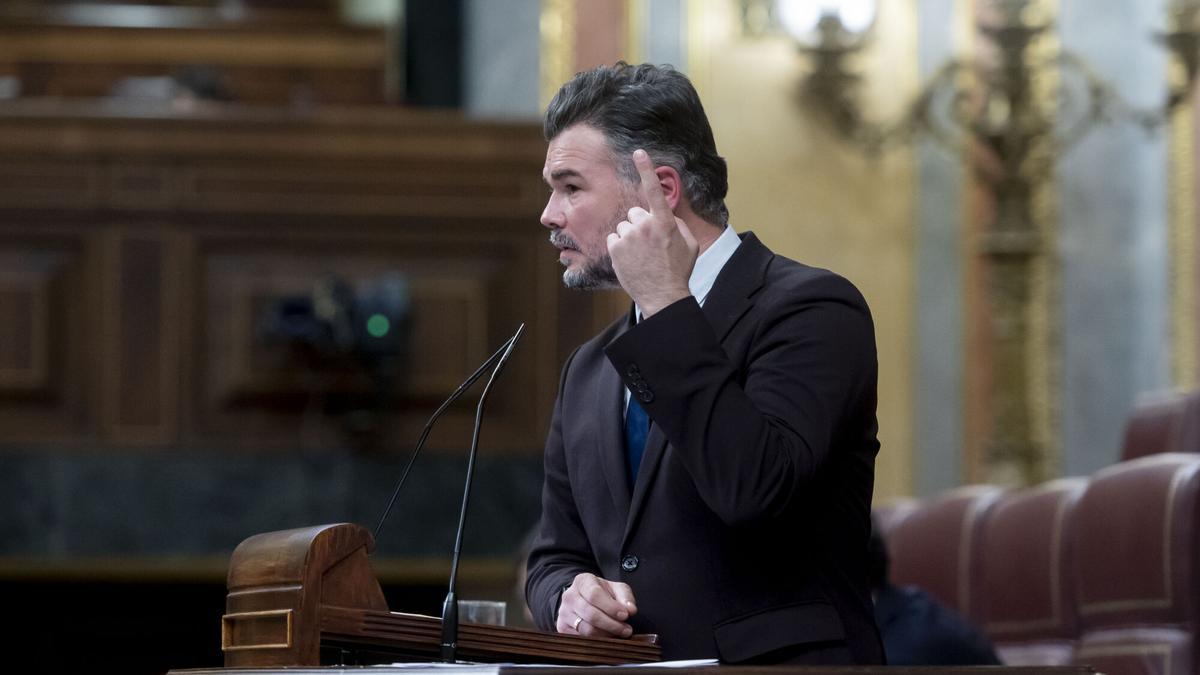 El diputado de ERC, Gabriel Rufián, durante una sesión plenaria en el Congreso de los Diputados, a 11 de noviembre de 2025, en Madrid (España).El pleno acoge hoy el debate de totalidad de la reforma del Estatuto de Autonomía de Castilla-La Mancha, la toma en consideración de una proposición de ley sobre medidas fiscales contra la especulación inmobiliaria.