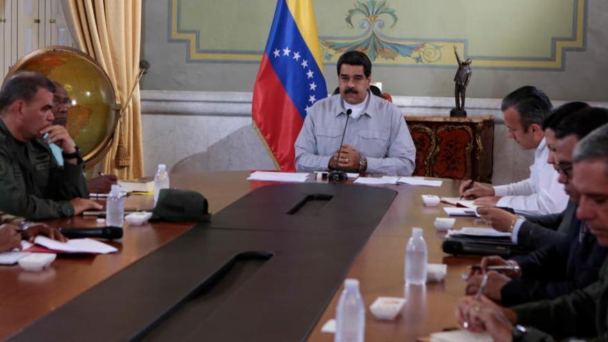 Maduro junto a sus ministros en el Palacio de Miraflores.