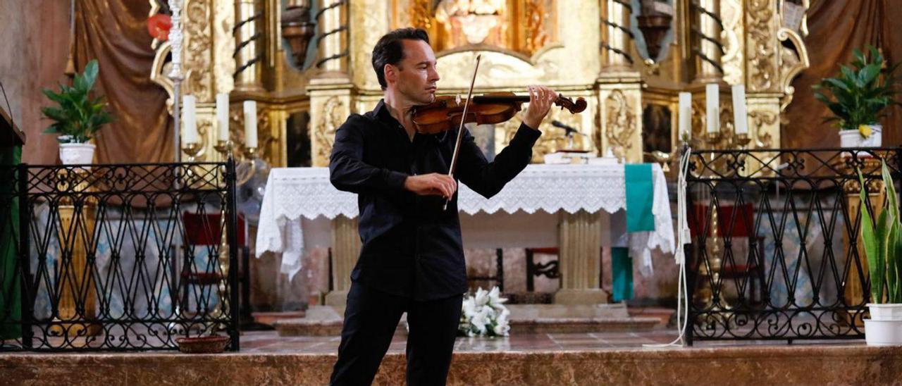 El violinista Linus Roth, el año pasado en la  la iglesia de Santo Domingo de Vila.