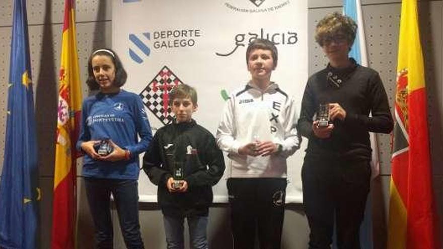 Carlos Martínez (2º izquierda), se proclamó campeón en sub-14. // D.P.