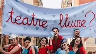 'Tot fent 'La bella Helena'' resucita la genuina pasión por el teatro de los orígenes del Teatre Lliure