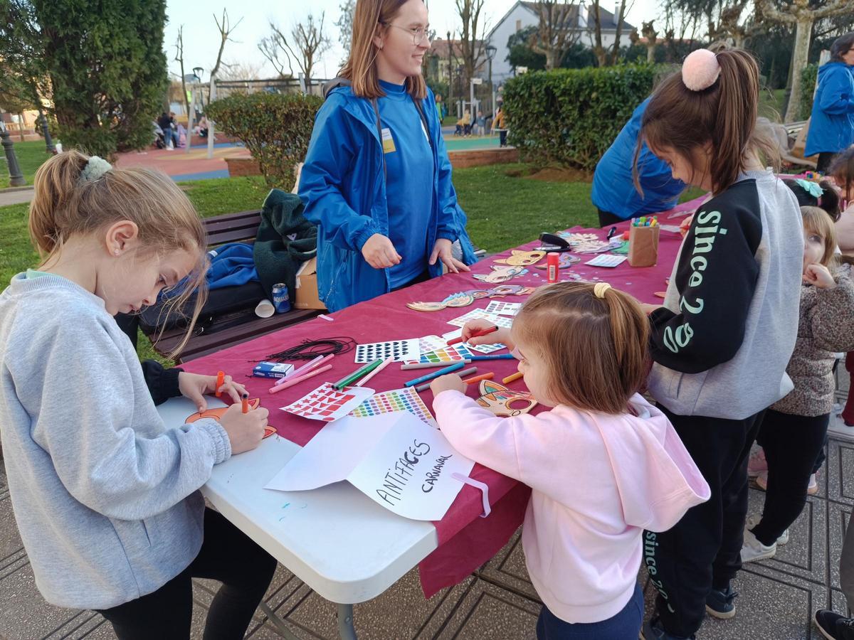 En imágenes: así son los talleres de carnaval de Llanera