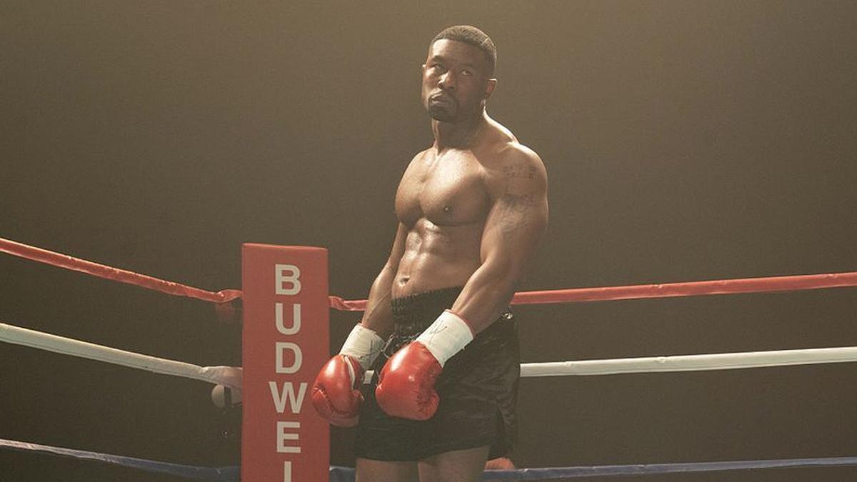 Trevante Rhodes (Mike Tyson), subido al ring en 'Mike'.