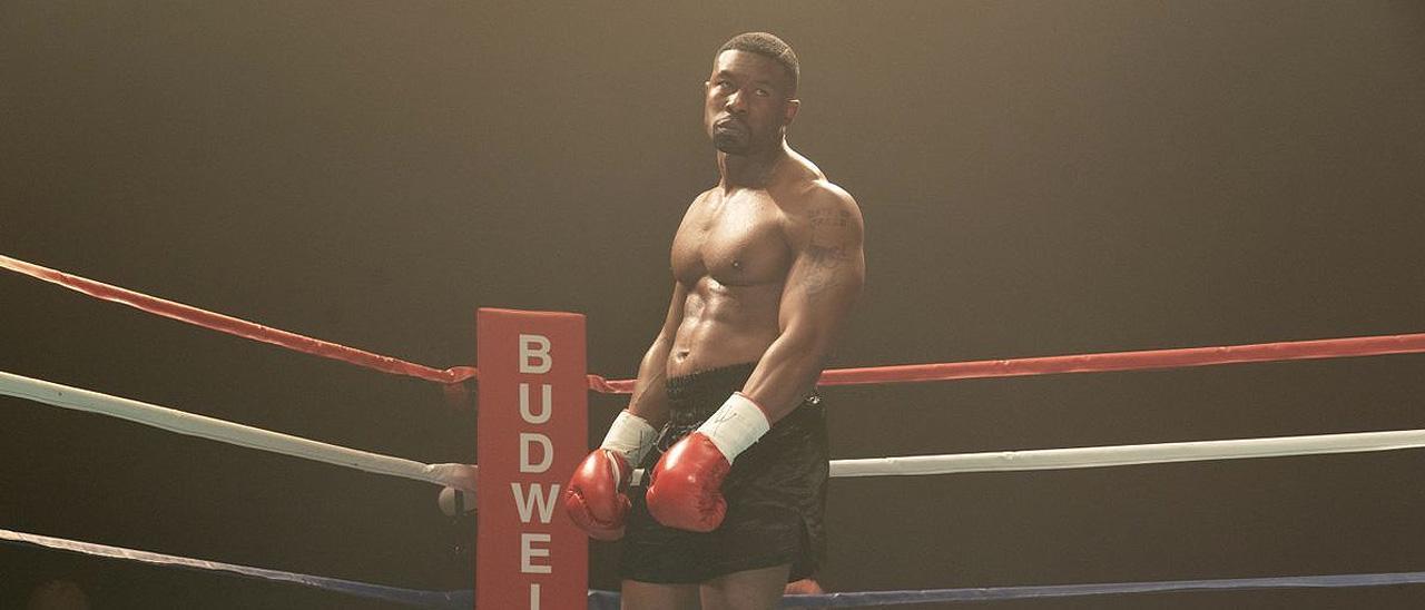 Trevante Rhodes (Mike Tyson), subido al ring en &#039;Mike&#039;.