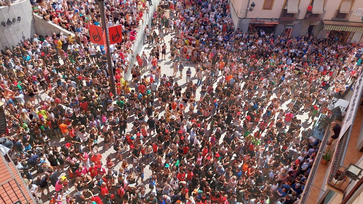 La plaça de Sant Pere, amb pocs espais buits per viure l’inici de la primera passada | GUILLEM CAMPS