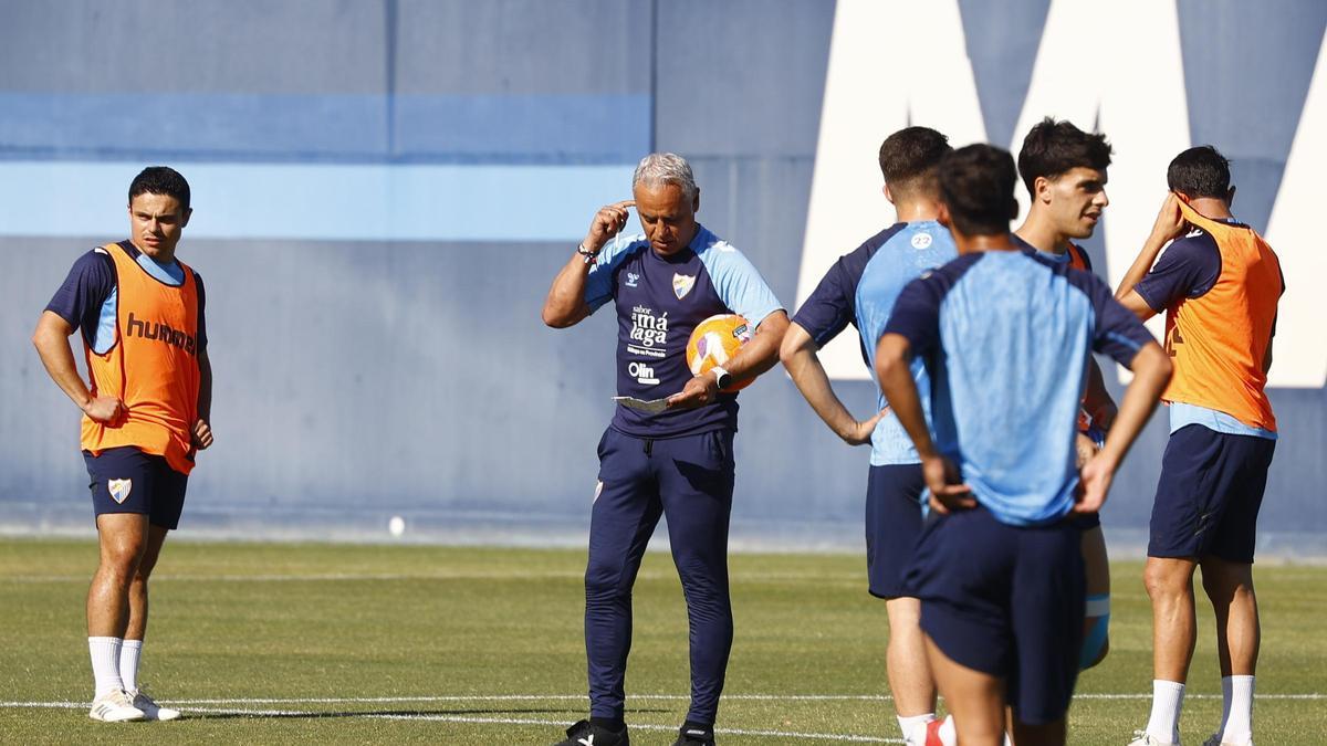 Entrenamiemnto del Málaga en el anexo de La Rosaleda.
