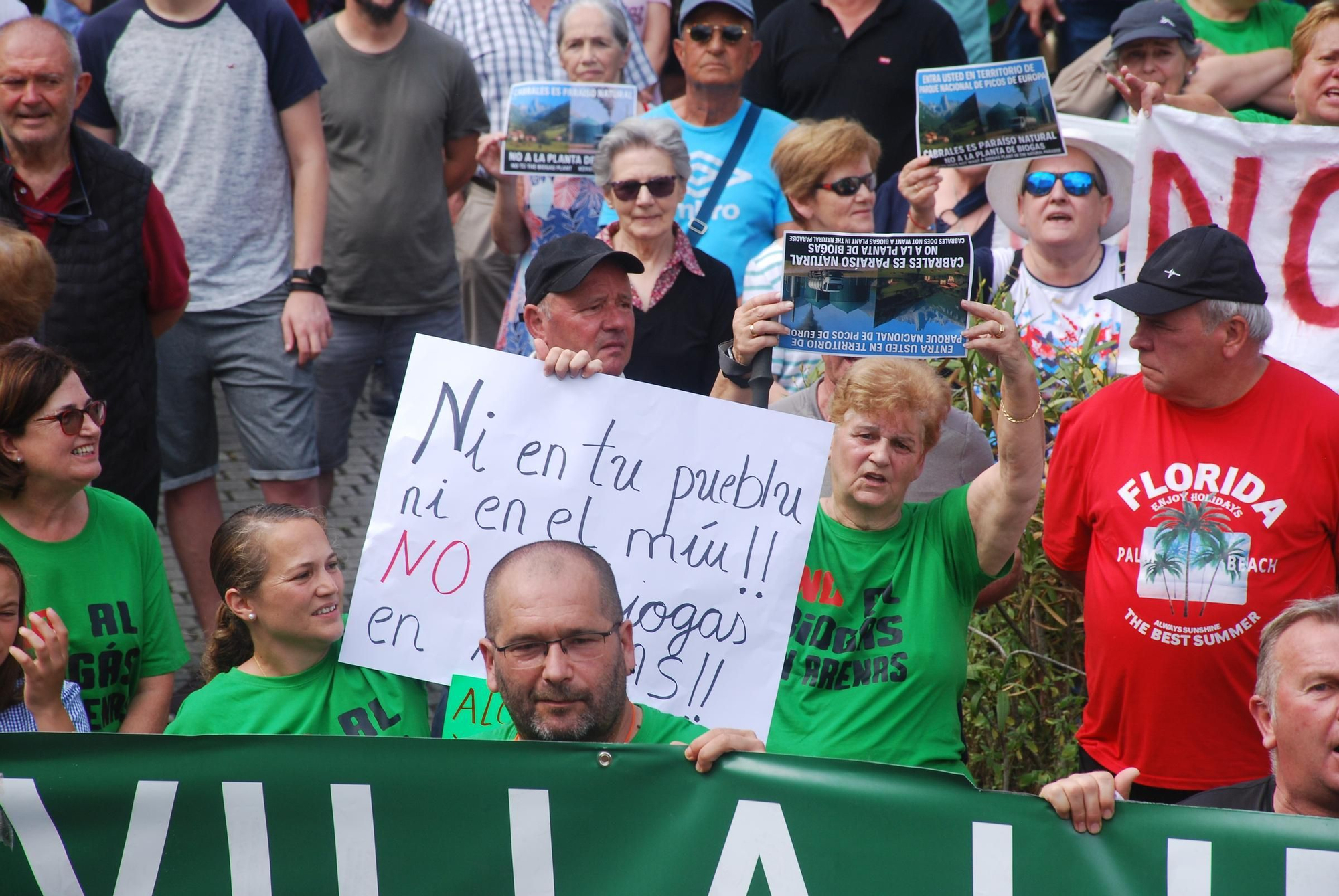 Manifestación contra la planta de biogás en Arenas de Cabrales