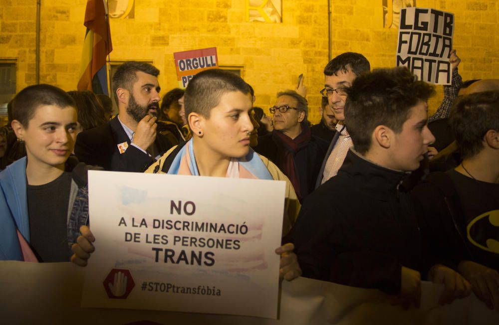 Concentración  a favor de los transexuales y contra el autobús tránsfobo de Hazte Oír