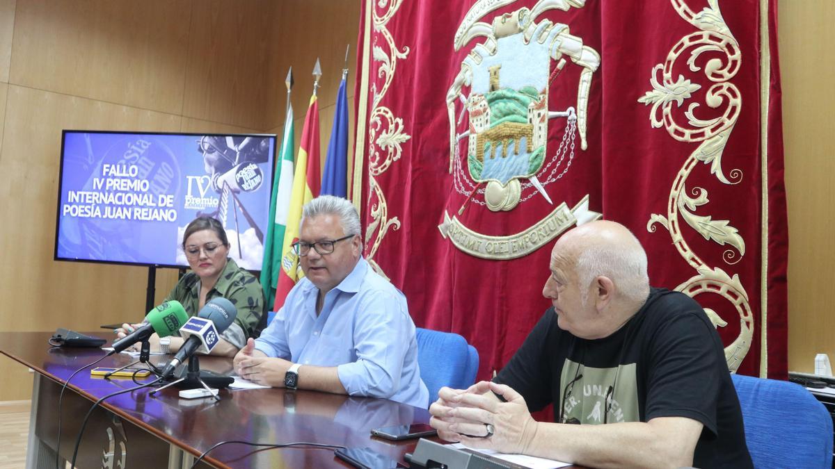 Anuncio del fallo del IV Premio Internacional de Poesía Juan Rejano de Puente Genil.