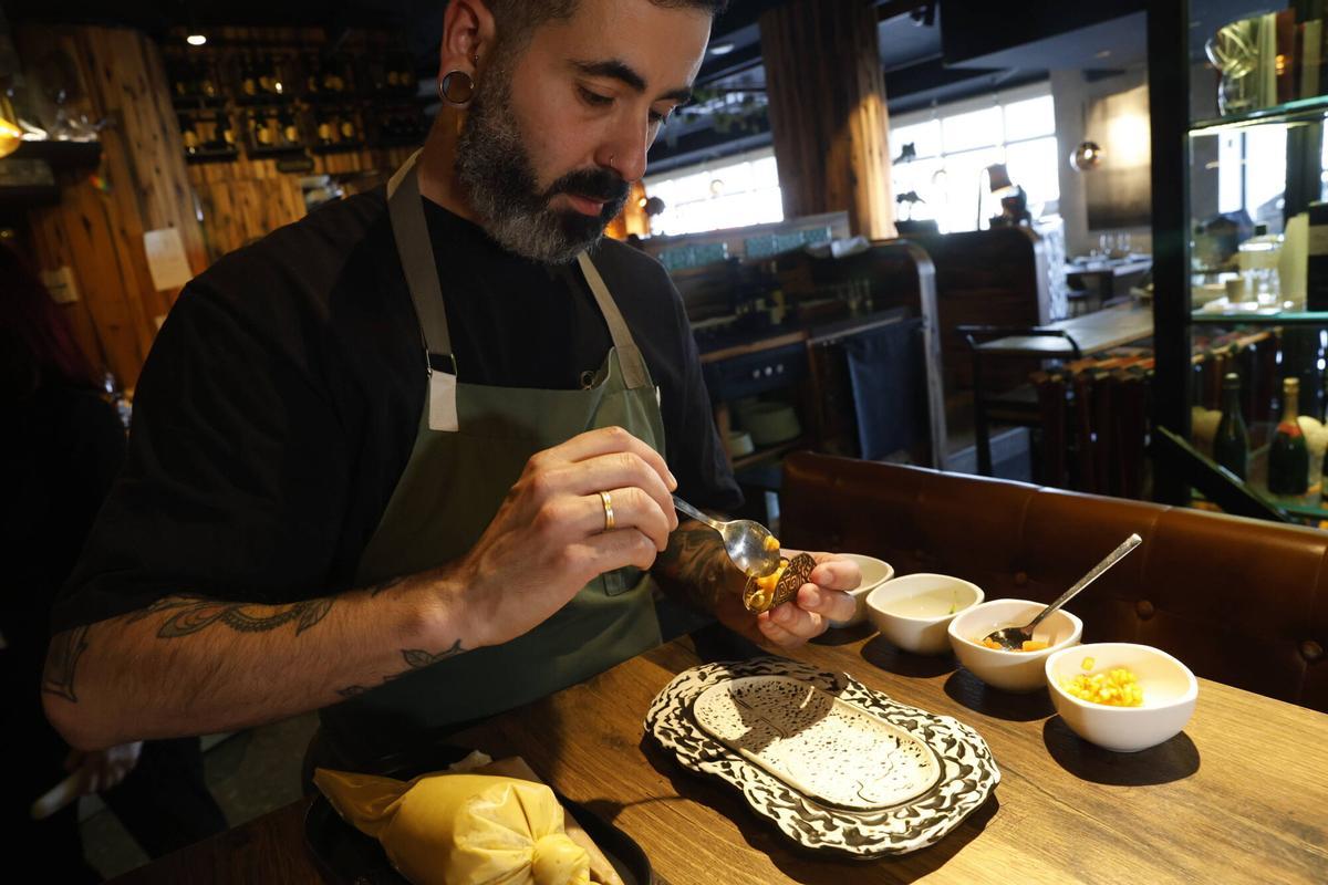 EN IMÁGENES: Así se elabora el “Bocado Atlántico”, la propuesta del Mamáguaja ganadora del “Gijón de Pinchos” EN IMÁGENES: Así se elabora el “Bocado Atlántico”, la propuesta del Mamáguaja ganadora del “Gijón de Pinchos”