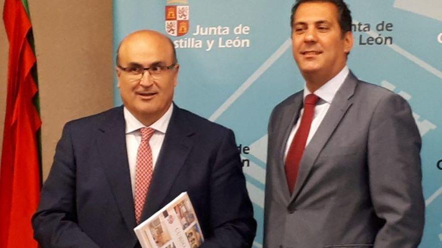 Fernando Prada, director provincial de Educación (izquierda) y Alberto Castro, delegado de la Junta en Zamora