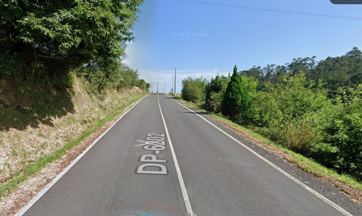 Treito da estrada DP-6202 ao seu paso por Outes.