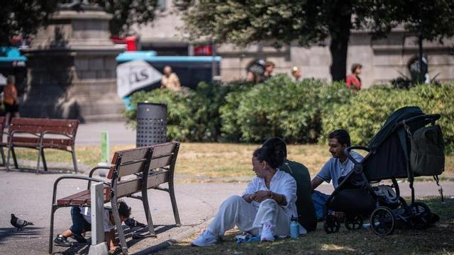 Ambient de calor, altes temperatures, onada de calor, al centre de Barcelona durant una jornada marcada per les altes temperatures.