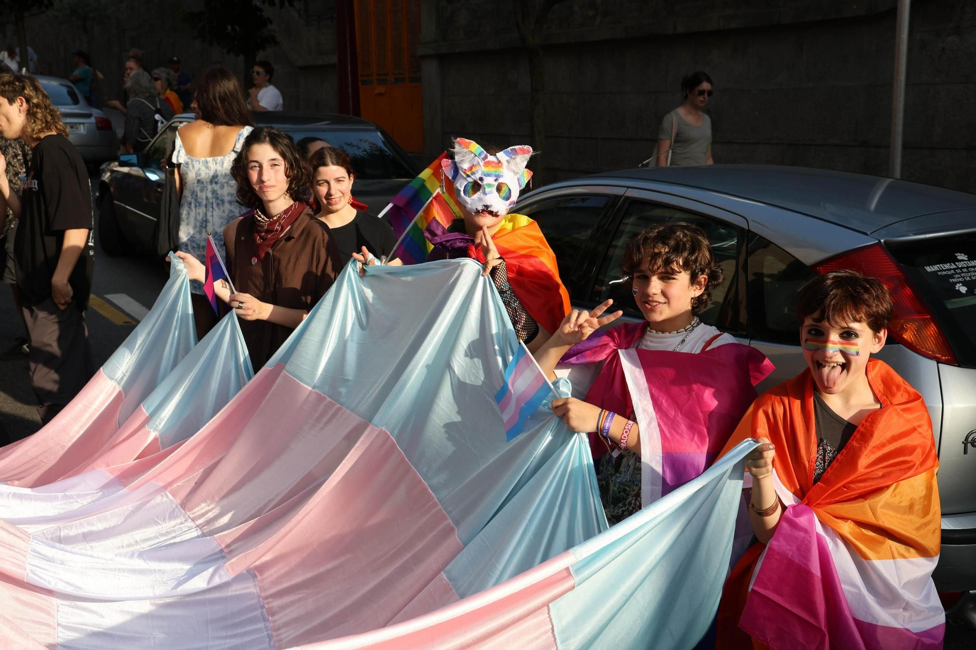 Una multitudinaria marcha celebra el Orgullo más colectivo en Vigo