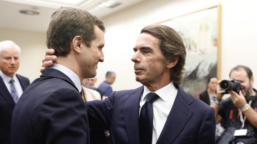 Aznar saluda a Casado, en una imagen de archivo.