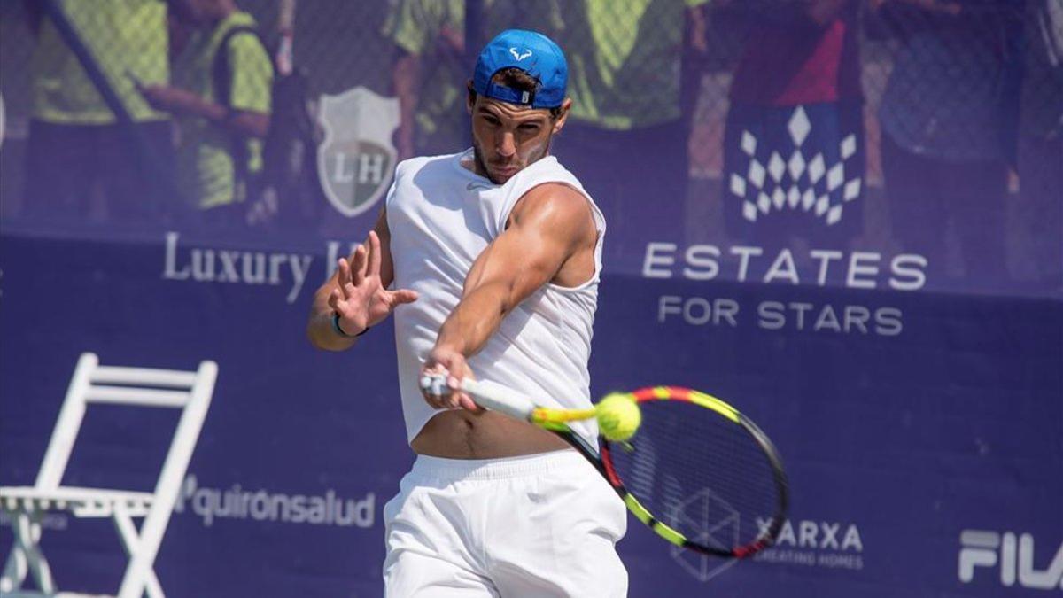 Rafael Nadal no empezó con buen pie su preparación para Wimbledon.