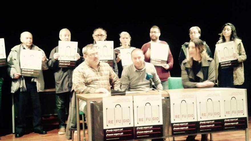 Representantes de los colectivos convocantes, ayer en Oviedo.