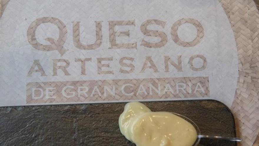 Las gemelas Beatriz y Natalia Mayor ganan el premio al Mejor Queso Curado de Gran Canaria