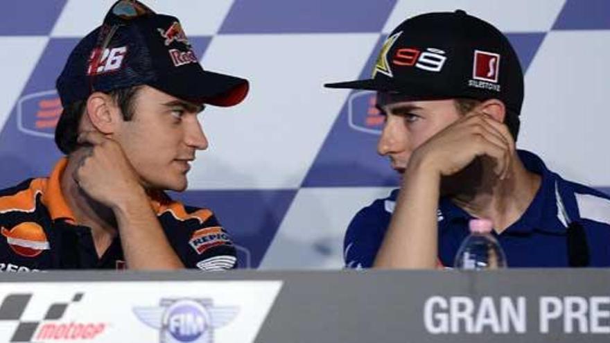 Pedrosa y Lorenzo conversan tras la carrera de Indianápolis