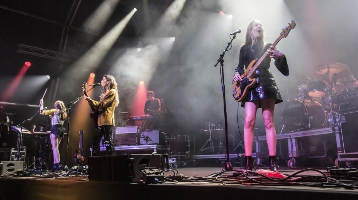 zentauroepp38738292 barcelona spain june 03 alana haim danielle haim and e170604165601 zentauroepp38738292 barcelona spain june 03 alana haim danielle haim and e170604165601