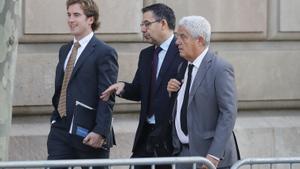 El expresidente del FC Barcelona Josep Maria Bartomeu a su llegada a la Audiencia de Barcelona en una foto de archivo. EFE/Enric Fontcuberta.