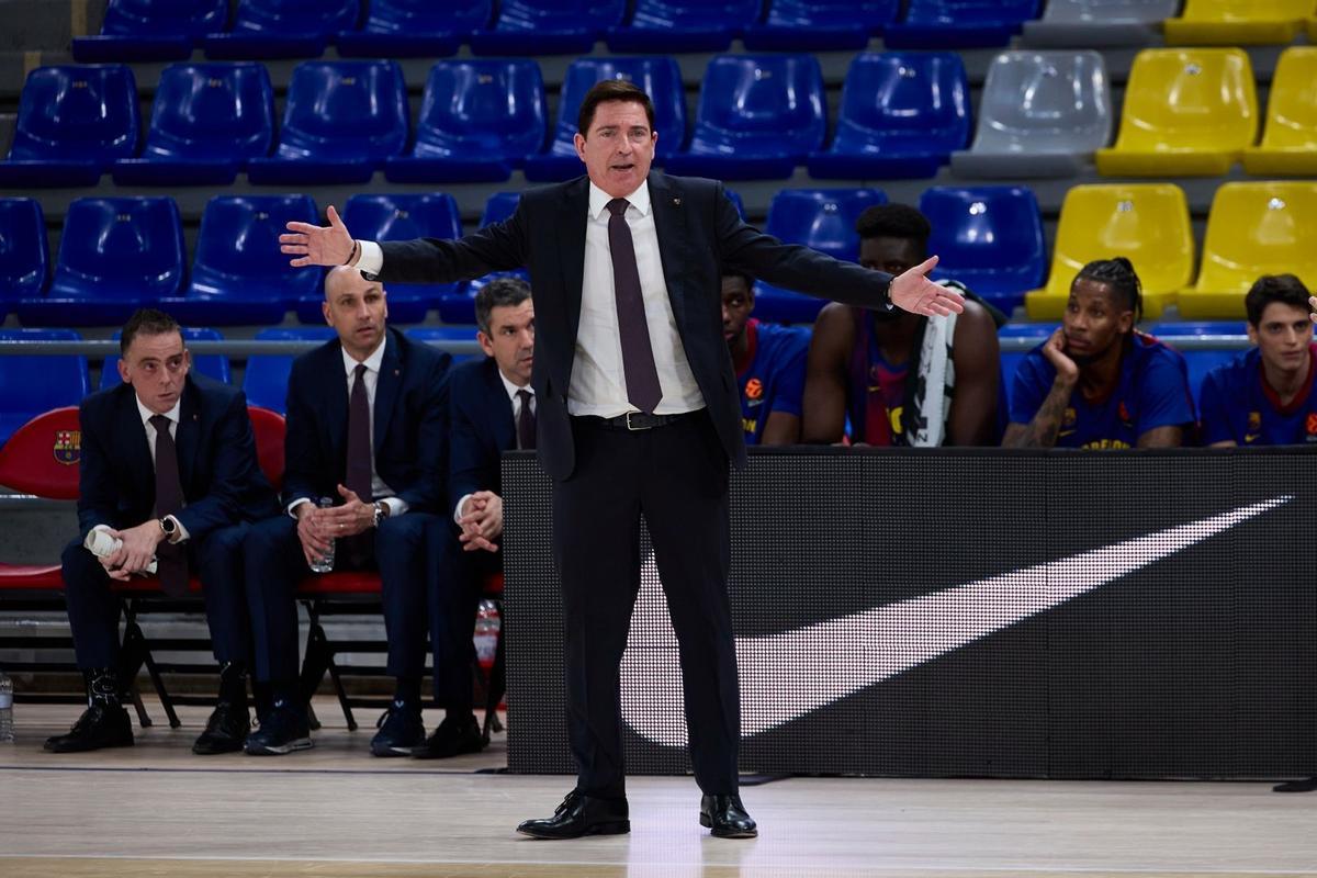 Pascual lo está pasando mal en el banquillo blaugrana con el bajón moral del equipo