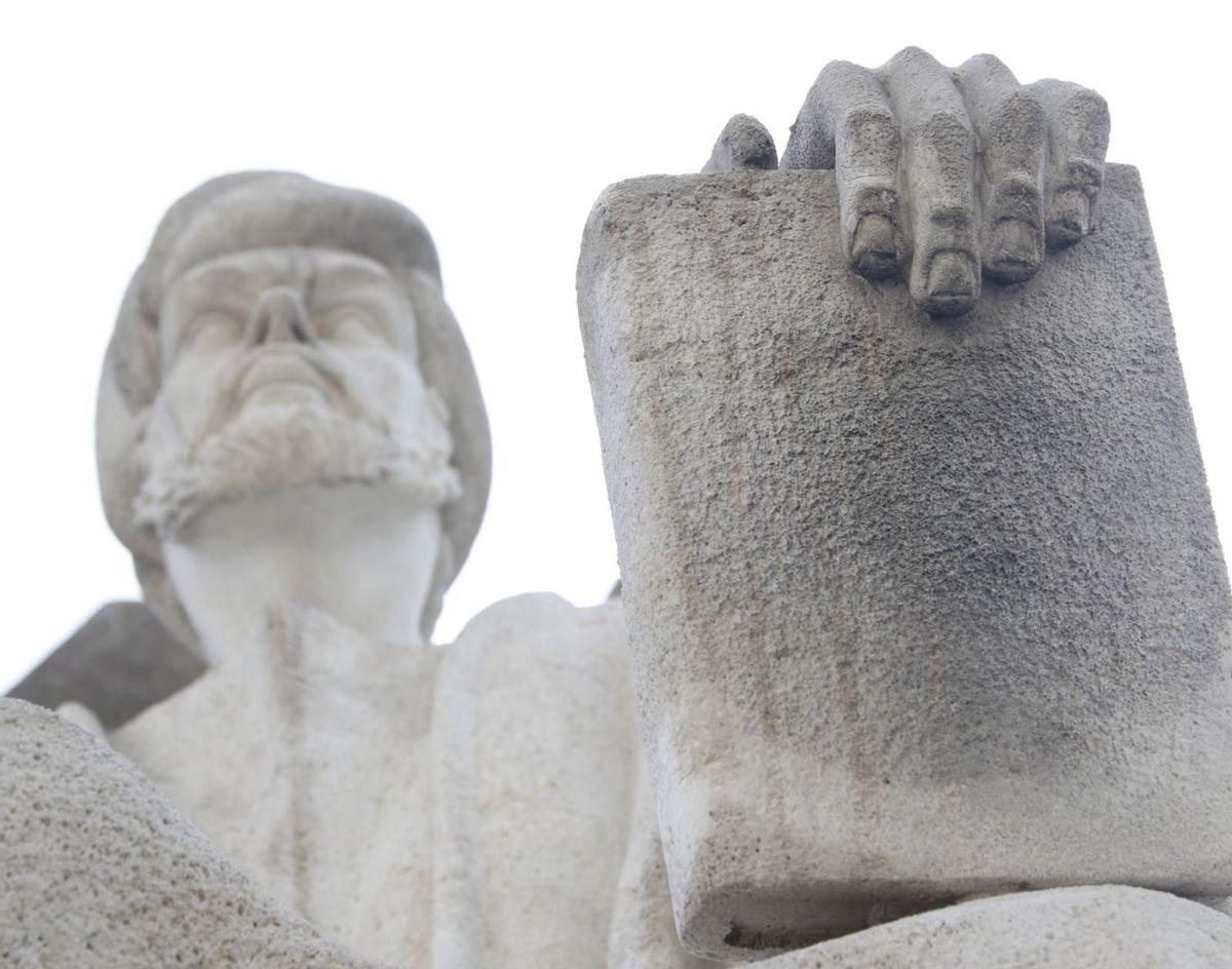 Estatua de Averroes en Córdoba.