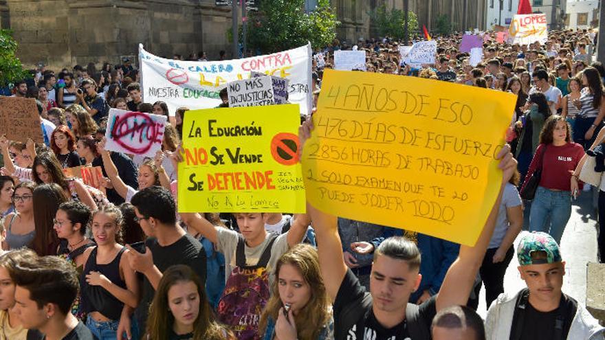 Manifestación estudiantil contra la Lomce en la capital grancanaria en 2016.