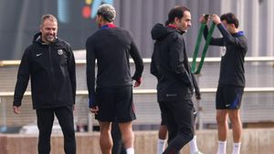 Flick, junto a Araujo en el entrenamiento
