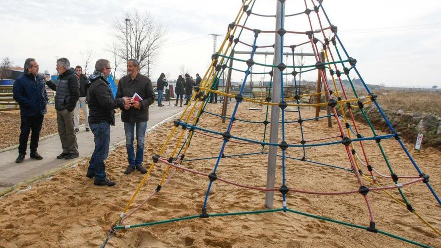 Inauguración del parque infantil en San Frontis.