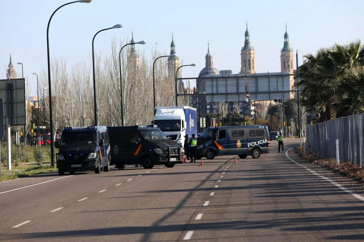 Control policial en al salida de la carretera a Huesca