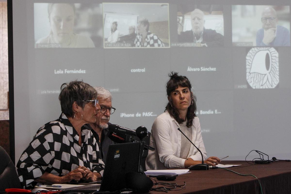 Un momento de la rueda de prensa en Elda donde se ha anunciado la querella.