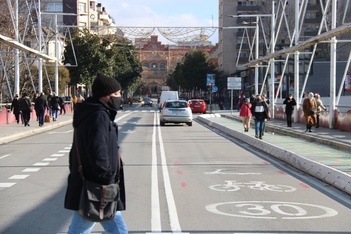 Terrassa amplia el protocol contra l’assetjament de ciclistes a les persones usuàries dels VMP