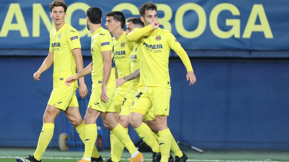 Los jugadores del Villarreal celebran uno de los dos goles marcados ante el Arsenal en La Cerámica.