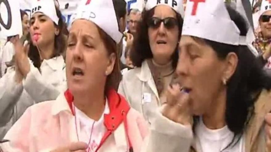 La marcha blanca toma la calle para defender la sanidad pública