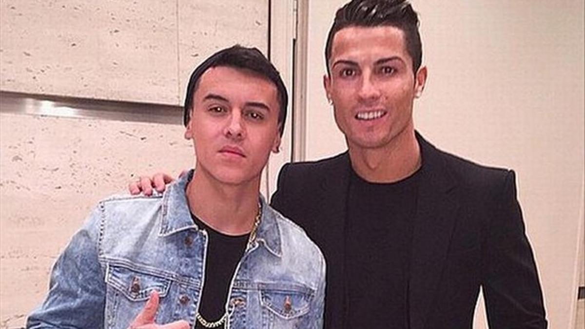 Kevin Roldán, junto a Ronaldo