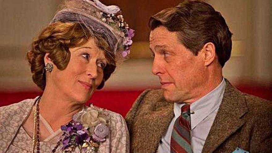 Meryl Streep y Hugh Grant, en un fotograma de &#039;Florence Foster Jenkins&#039;.