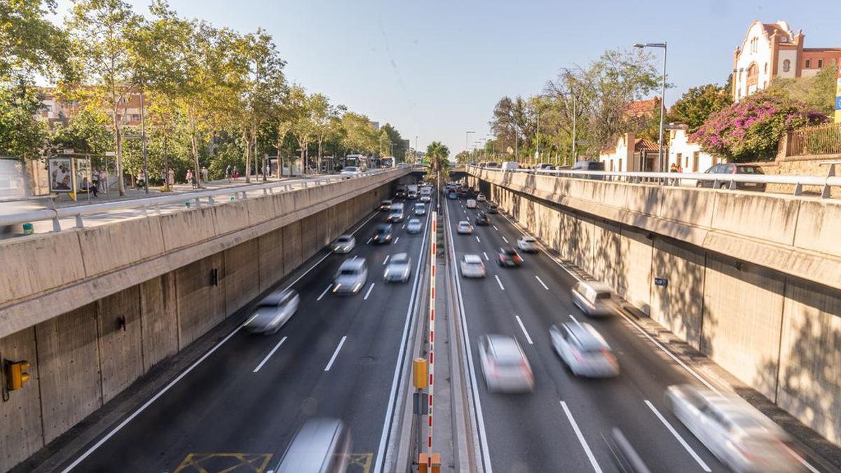 Vista general del tráfico en la Ronda de Dalt de Barcelona