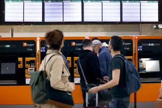 Renfe suspende unas horas toda la circulación ferroviaria en Cataluña por las lluvias torrenciales, aunque logra recuperar la alta velocidad