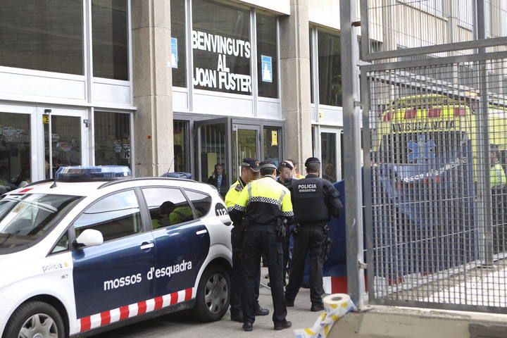 Un alumno asesina a un profesor en un instituto de Barcelona