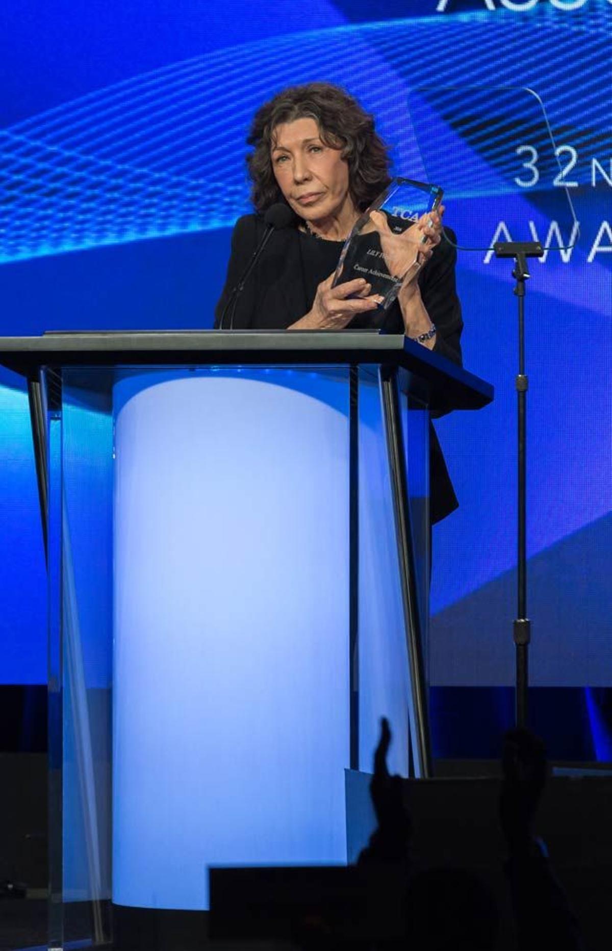 Lily Tomlin en los CTA Awards.