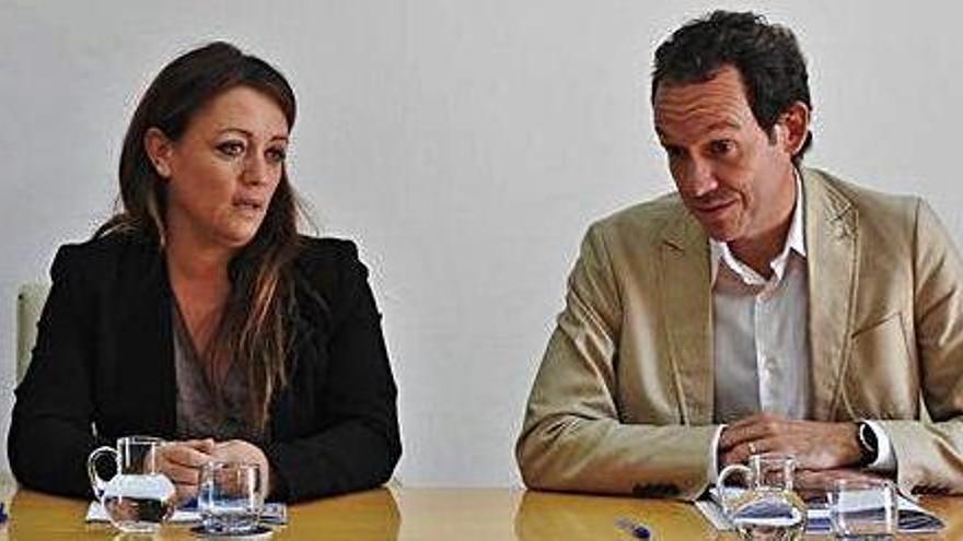 Alejandra Ferrer y Marc Pons en la última visita del conseller balear a Formentera en el mes de octubre.