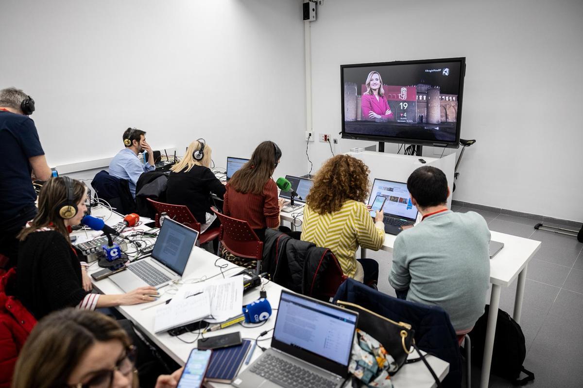 En imágenes | El PSOE de Pilar Alegría reacciona a los resultados electorales En imágenes | El PSOE de Pilar Alegría reacciona a los resultados electorales