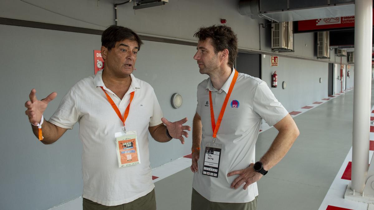 Montmeló (Barcelona). 19.07.2026 Graviteo 2026. Bernat Clarella, presidente de la Federación Española de Deportes de montaña, FEDME, conversa con Tijl Smitz, presidente de World Climbing Europa en el Circuit de Catalunya en Montmeló. Fotografía de Jordi Cotrina