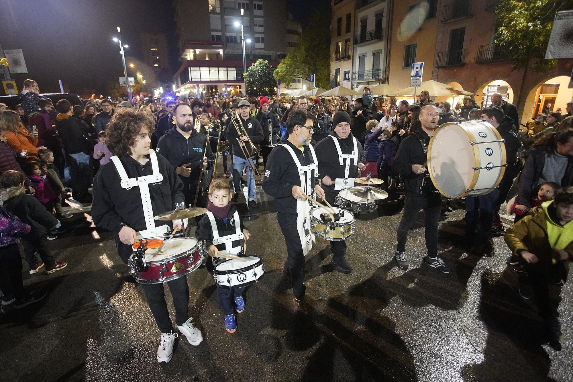 La màgia de Nadal atura la pluja i encén els llums a Girona