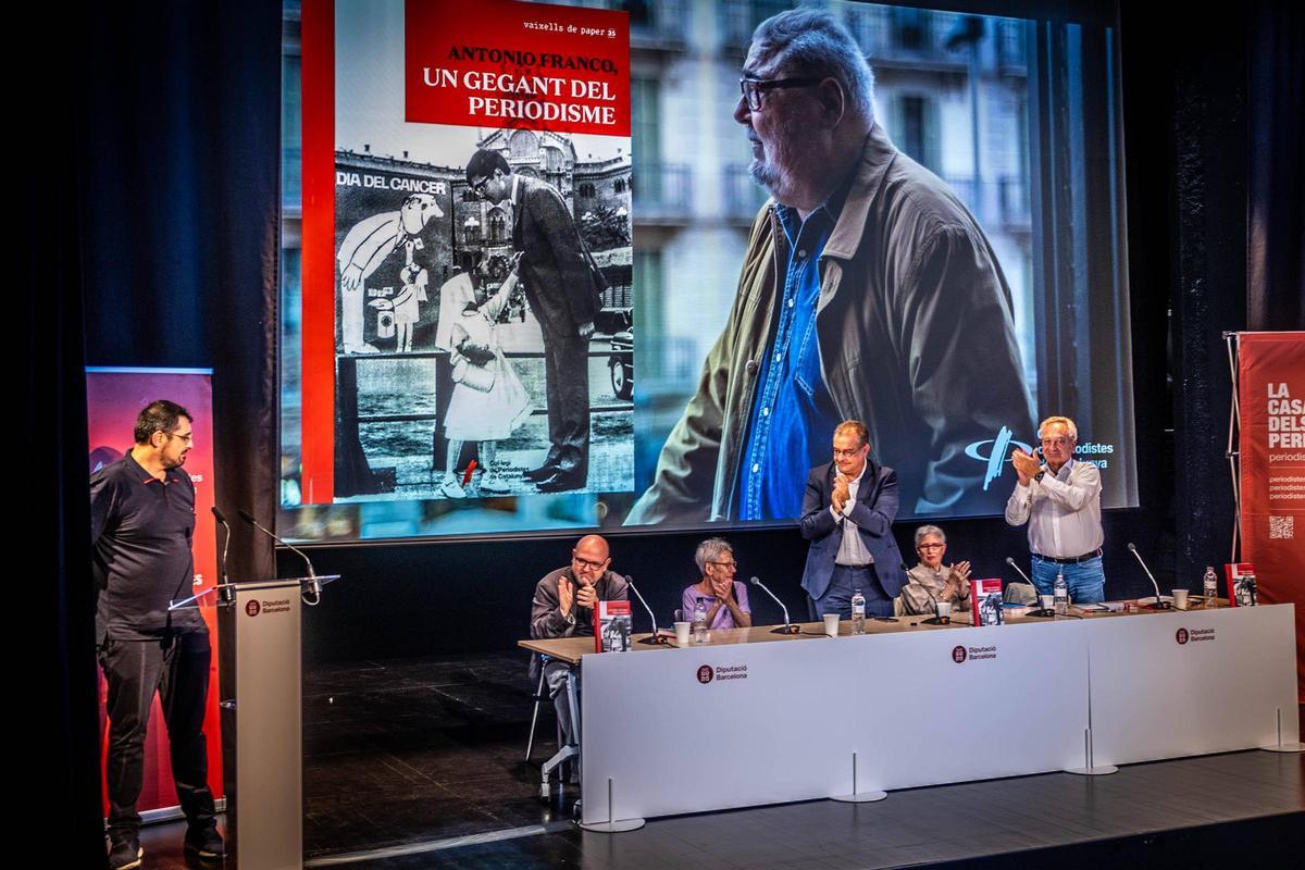 Presentación del libro homenaje al periodista Antonio Franco, exdirector de El Periódico